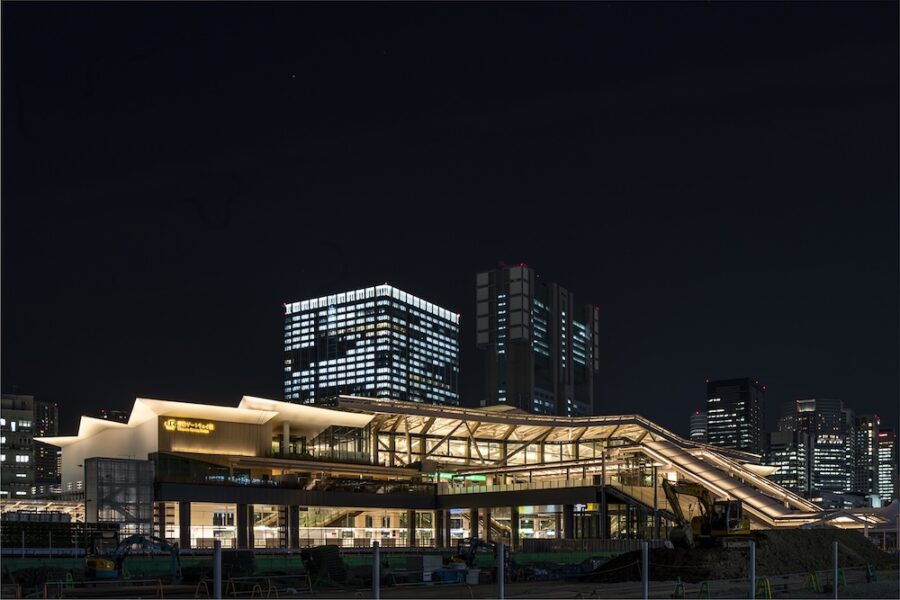 JR東日本 高輪ゲートウェイ駅を演出する面出薫の照明デザイン。照明器具約1,600台をパナソニックが納品