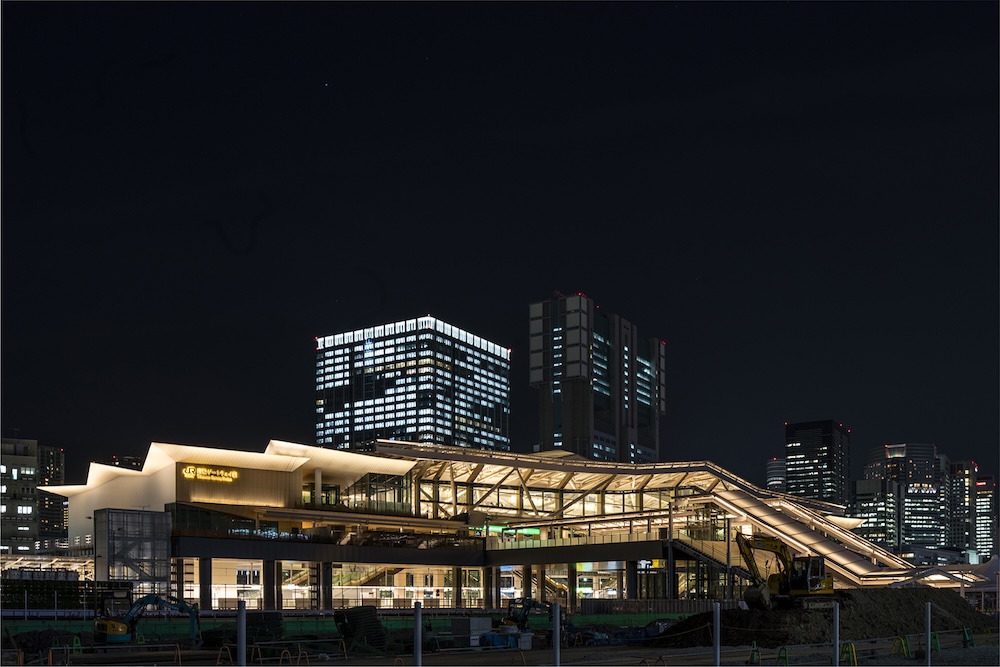 JR東日本 高輪ゲートウェイ駅を演出する面出薫の照明デザイン。照明器具約1,600台をパナソニックが納品