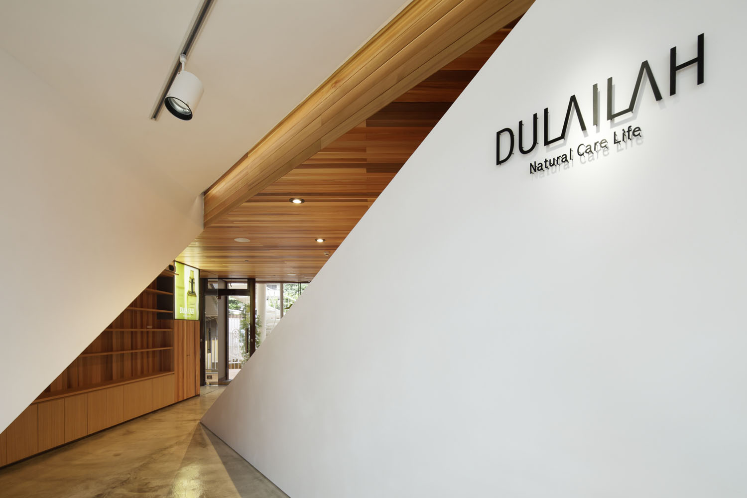 Dulailah D I G Architects 鋭角に切り取られた壁で街と混ざり合うエステサロンdulailah D I G Architects An Esthetic Salon That Mixes With The City With Sharply Cut Walls Project Tecture Mag テクチャーマガジン
