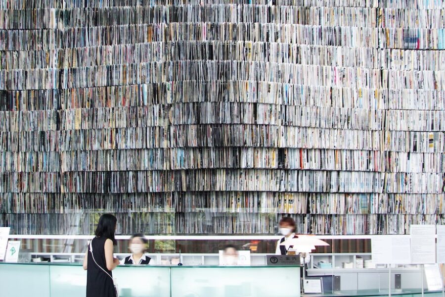PAN- PROJECTSによる、国立新美術館のインフォメーションカウンターと一体化した作品展示、12/20まで