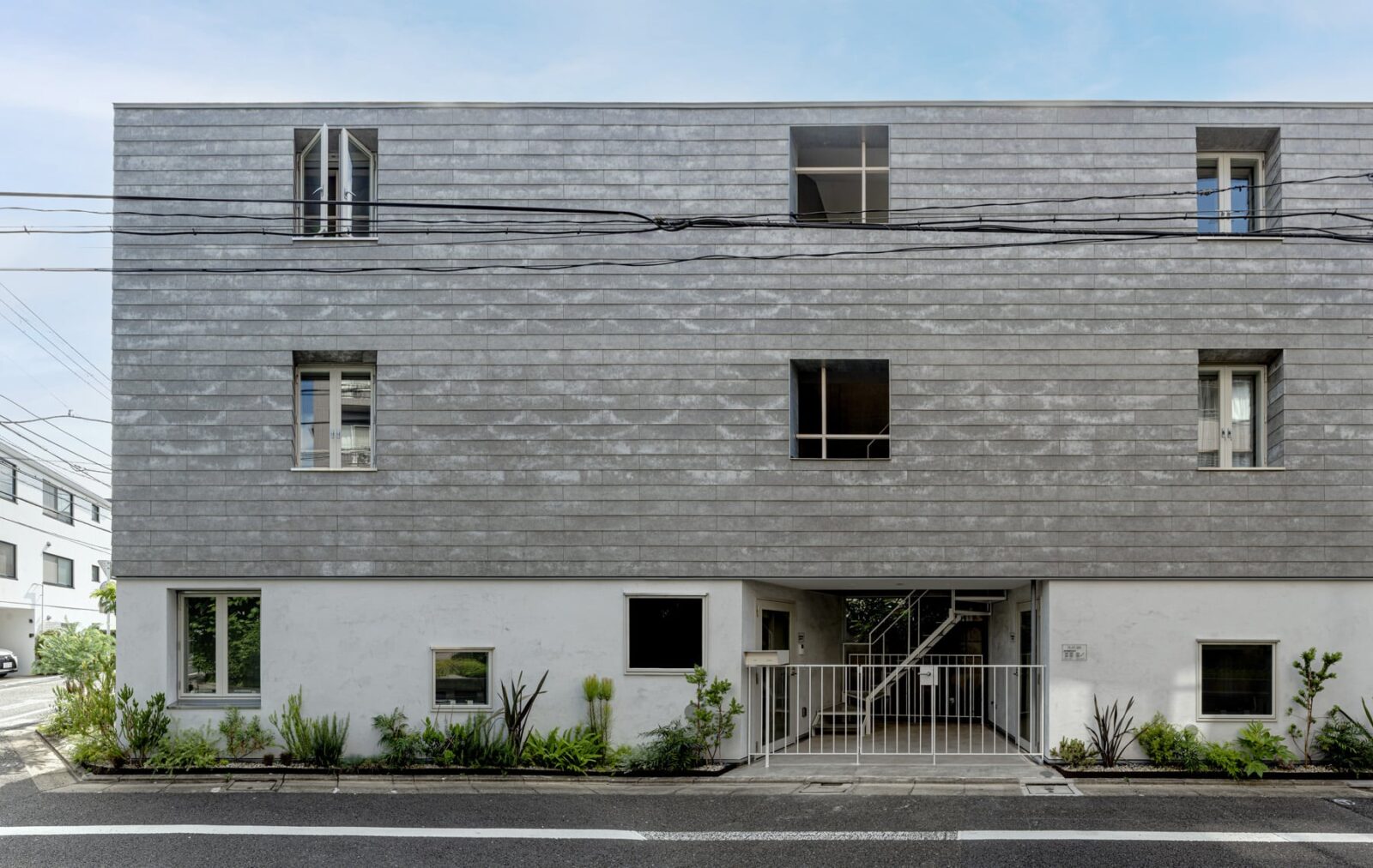【中古】 基本建築関係法令集 平成１１年版/霞ケ関出版社/日本建築技術者指導センター 新建築 1999年9月臨時増刊 – 坂倉建築研究所アソシエイツの