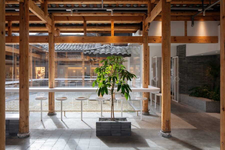 都市とつながる古くも新しいカフェ空間 B.L.U.E. Architecture Studio / %アラビカ 成都 中国、カフェ ...