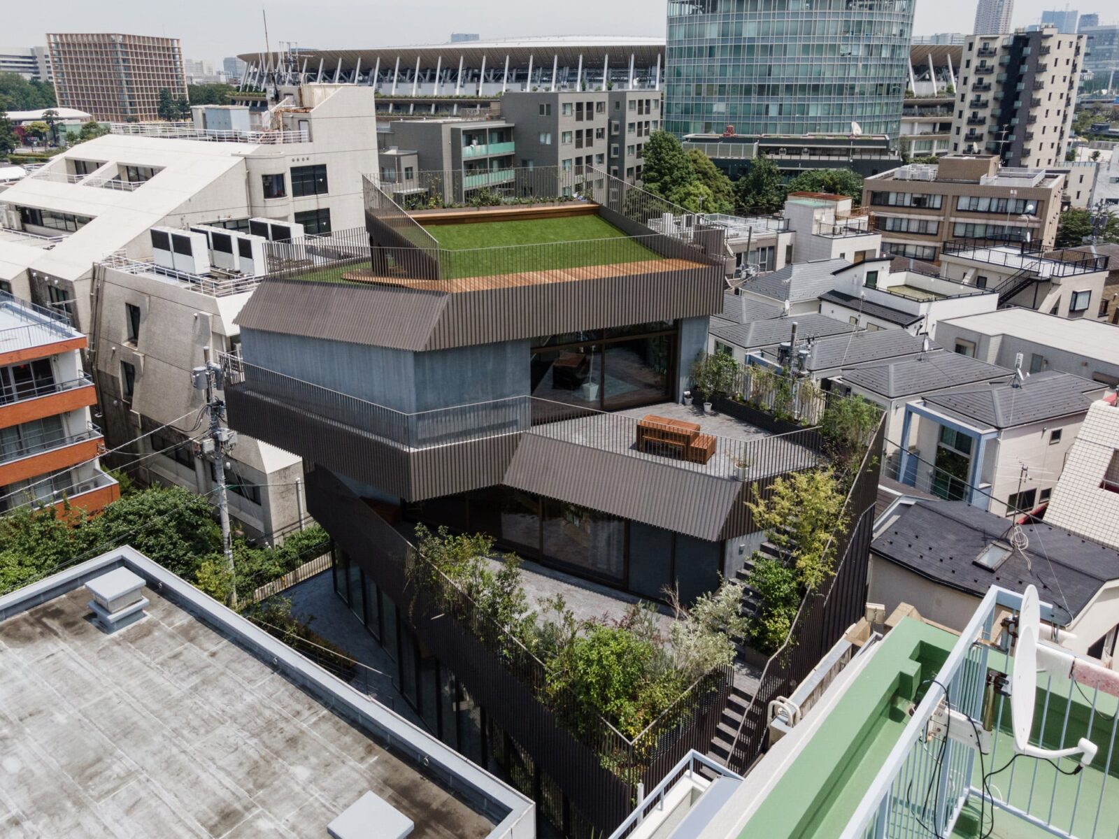 IBIS SENDAGAYA / KOMPASによる複合施設、戸建住宅 / 新築