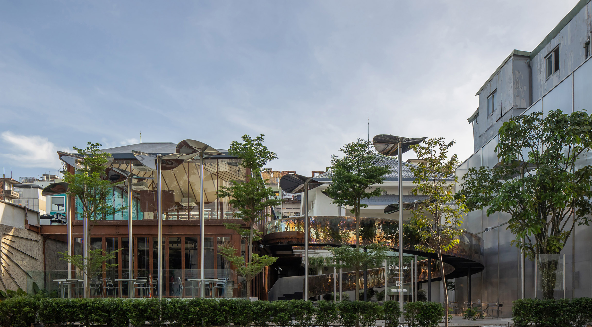 多様な活動をつなぐ表情豊かなループ階段、ザ・ラボ・サイゴンが歴史