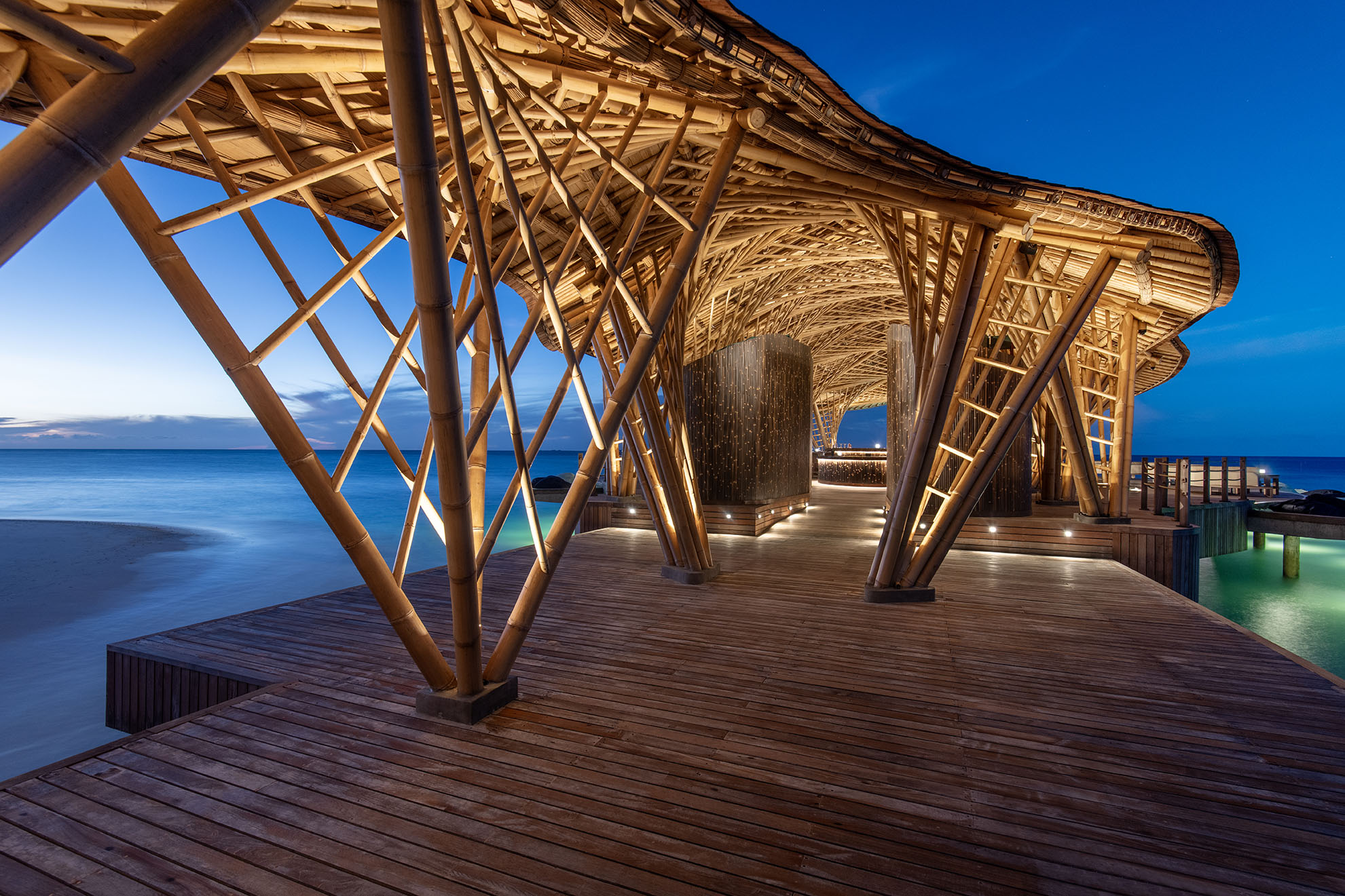 モルディブ近海を泳ぐエイのような 竹×水上レストラン〈Overwater Restaurant〉アトリエ・ノマディック - TECTURE ...