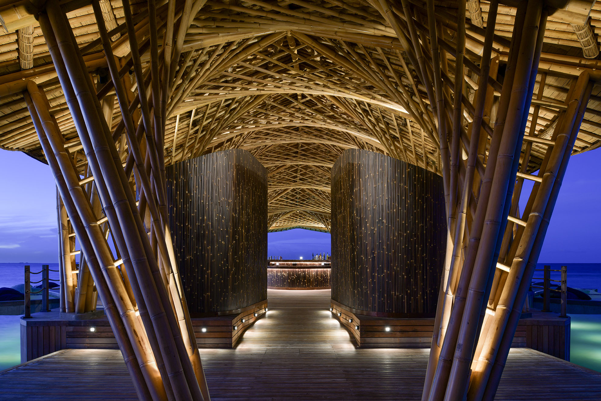 モルディブ近海を泳ぐエイのような 竹×水上レストラン〈Overwater Restaurant〉アトリエ・ノマディック - TECTURE ...