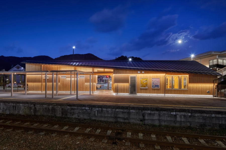JR卯之町駅舎 / 齊藤正轂工房