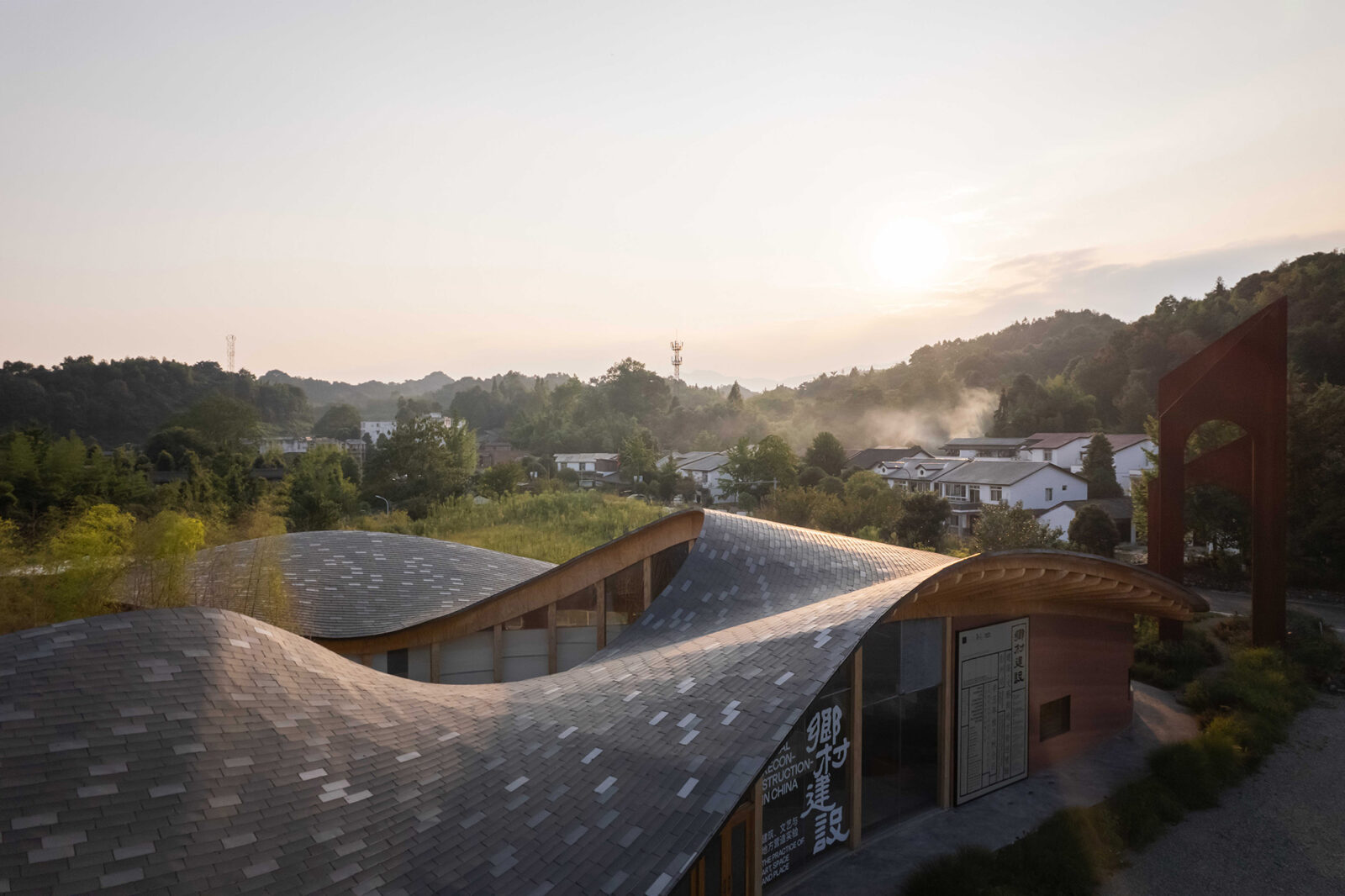 第四期としての有機的建築（都市寄生型建築）: 現代の有機的建築 – CFFTSC