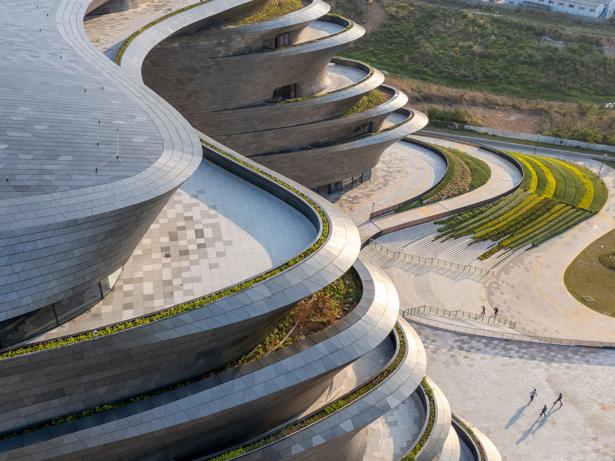 ファサードや施工管理にも最新テクノロジーを採用したザハ・ハディド