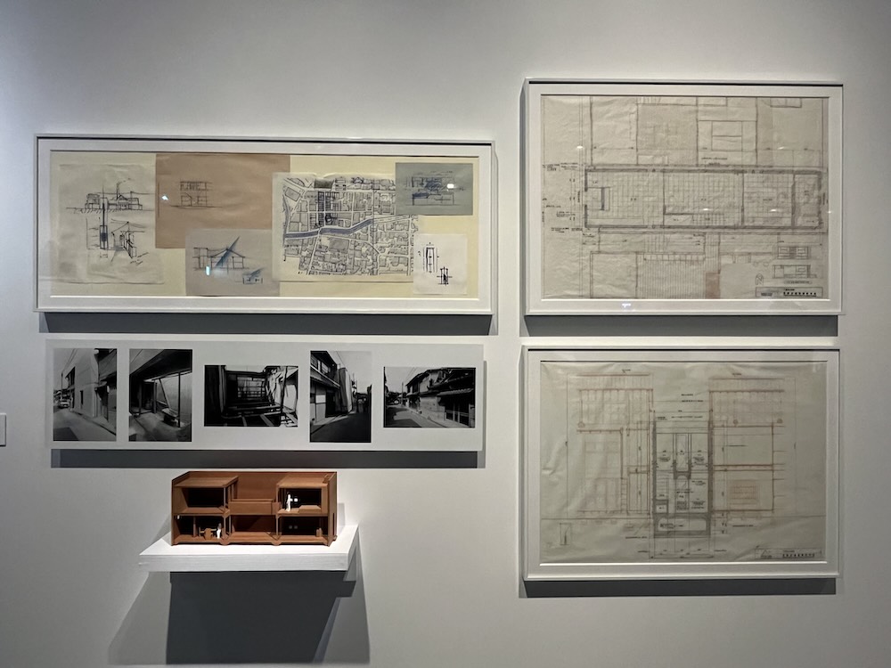 「安藤忠雄展｜青春」展示風景（VS. 2025年）