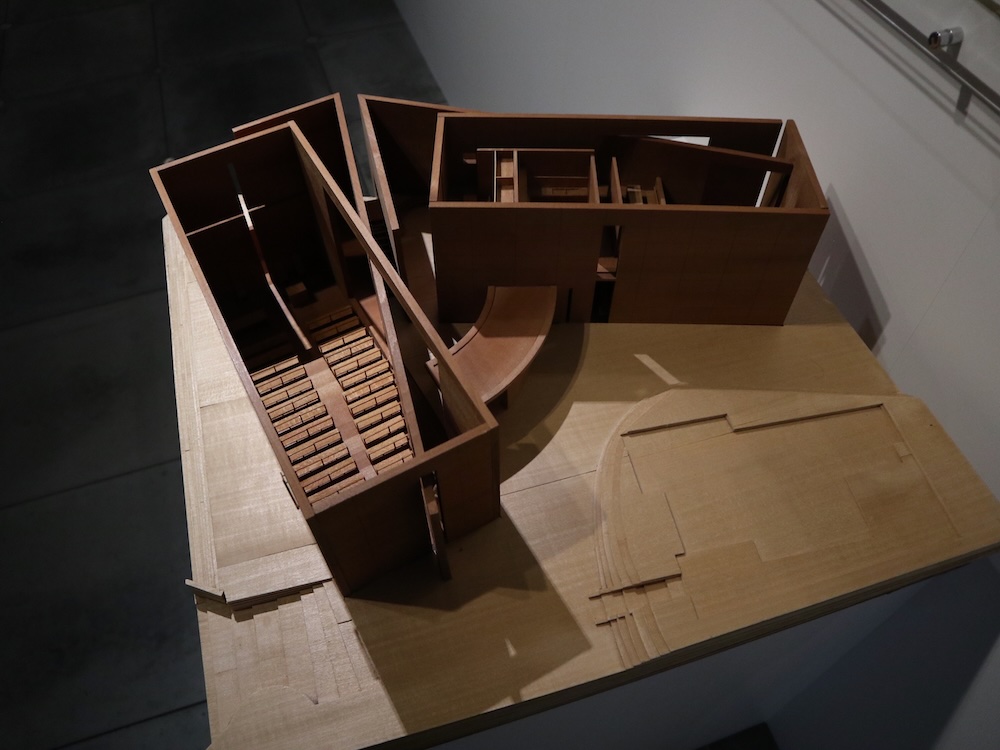 「安藤忠雄展｜青春」展示風景（VS. 2025年）