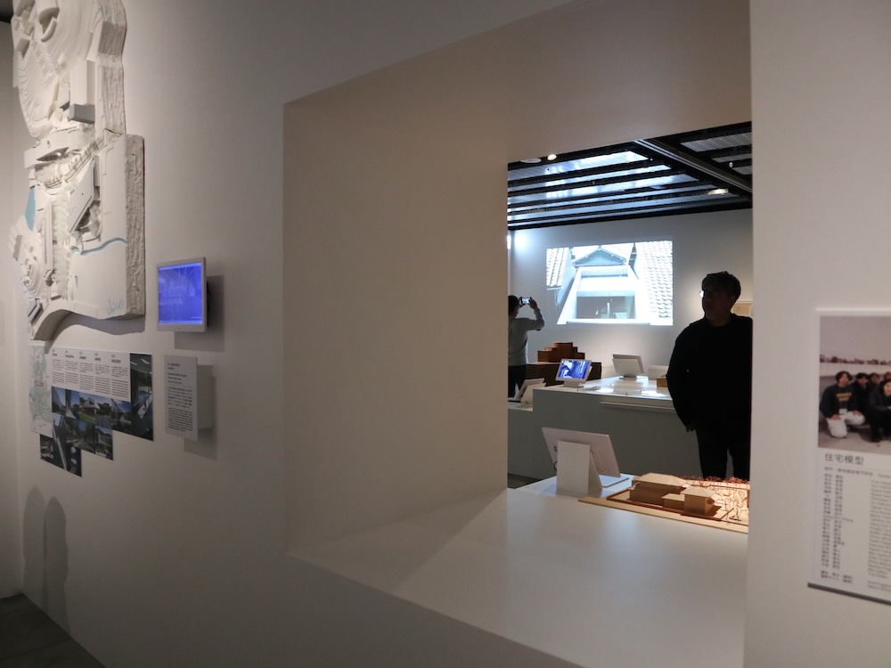 「安藤忠雄展｜青春」展示風景（VS. 2025年）