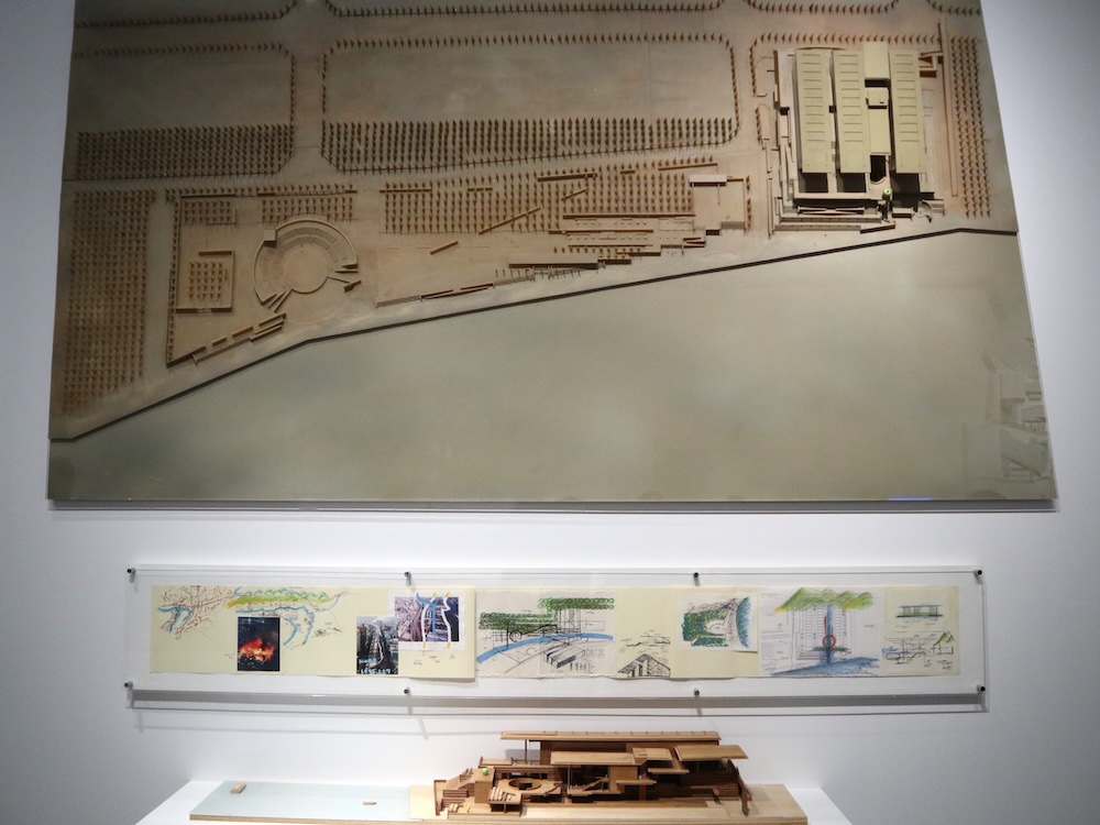 「安藤忠雄展｜青春」展示風景（VS. 2025年）