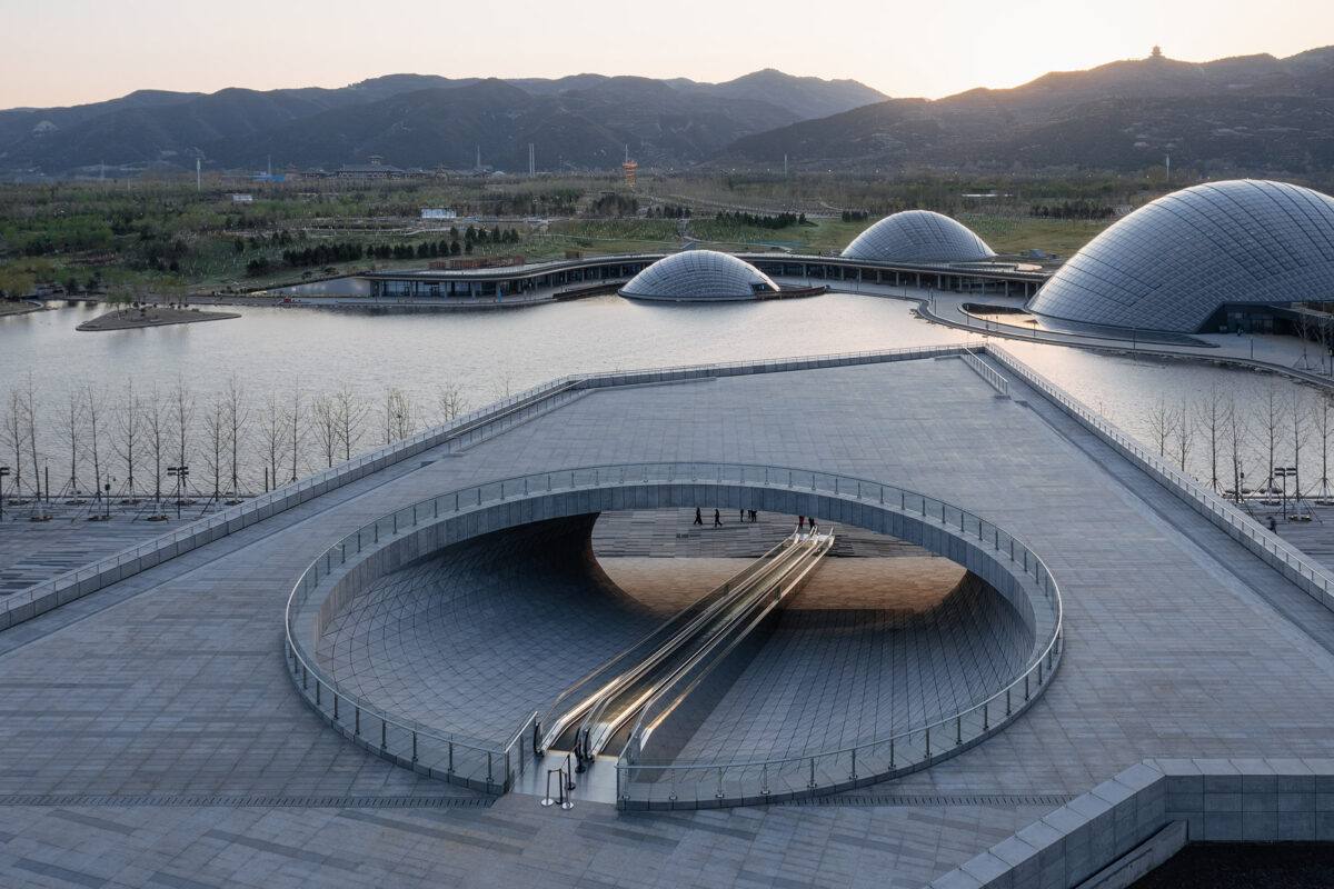 〈太原植物園〉エントランスビル、設計：DMAA、© CreatAR