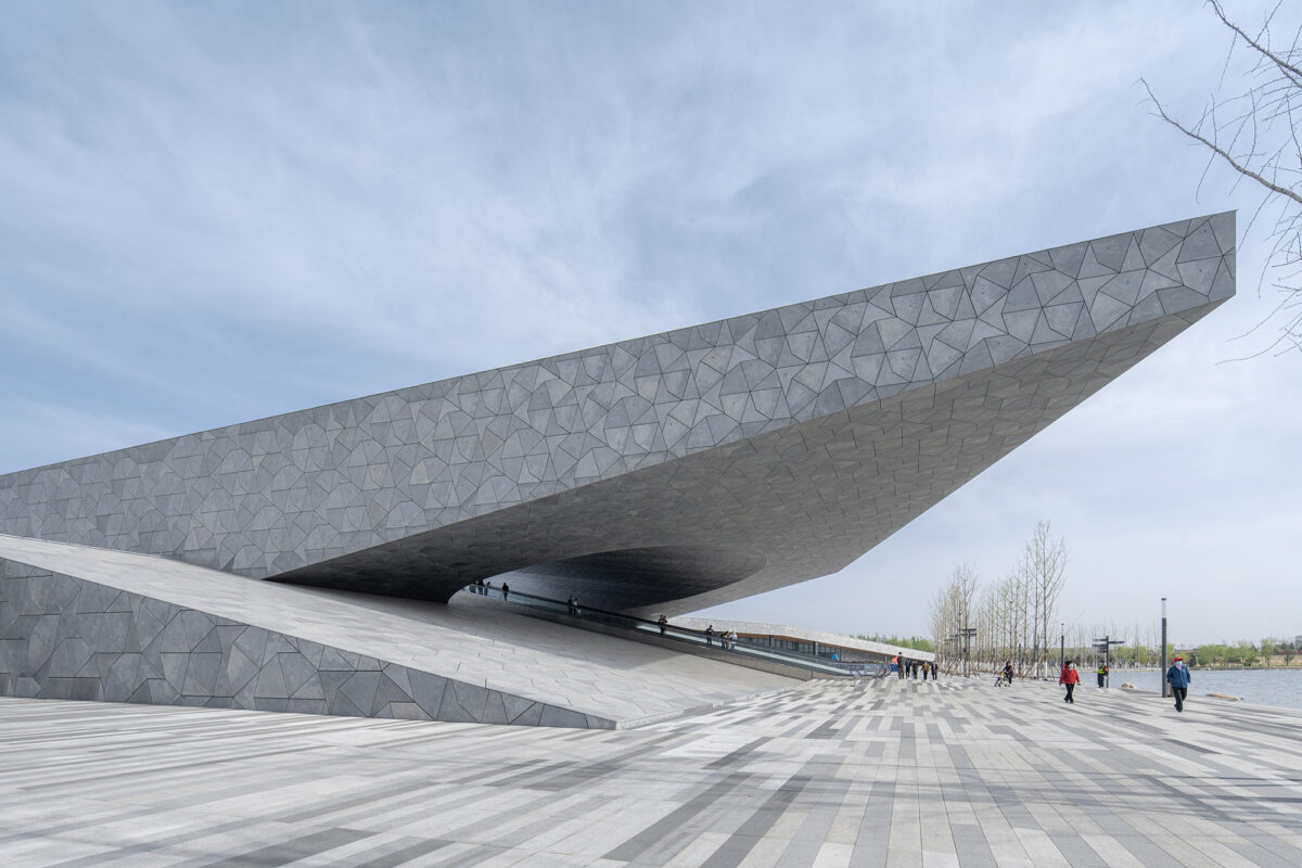 〈太原植物園〉エントランスビル、設計：DMAA、© CreatAR