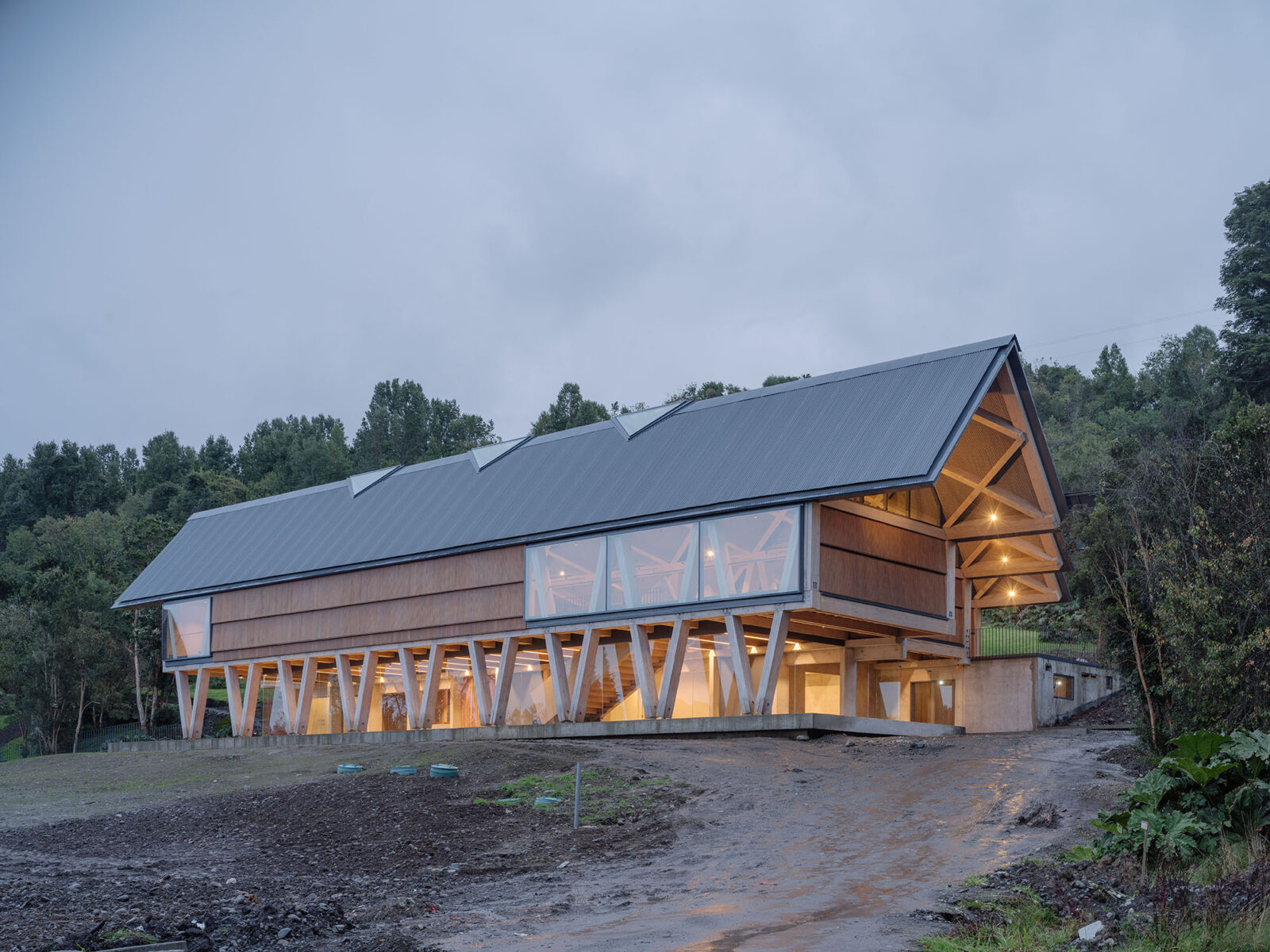 アンティークバイクの物語を展示する木造博物館〈Mumo〉DRAA、チリ