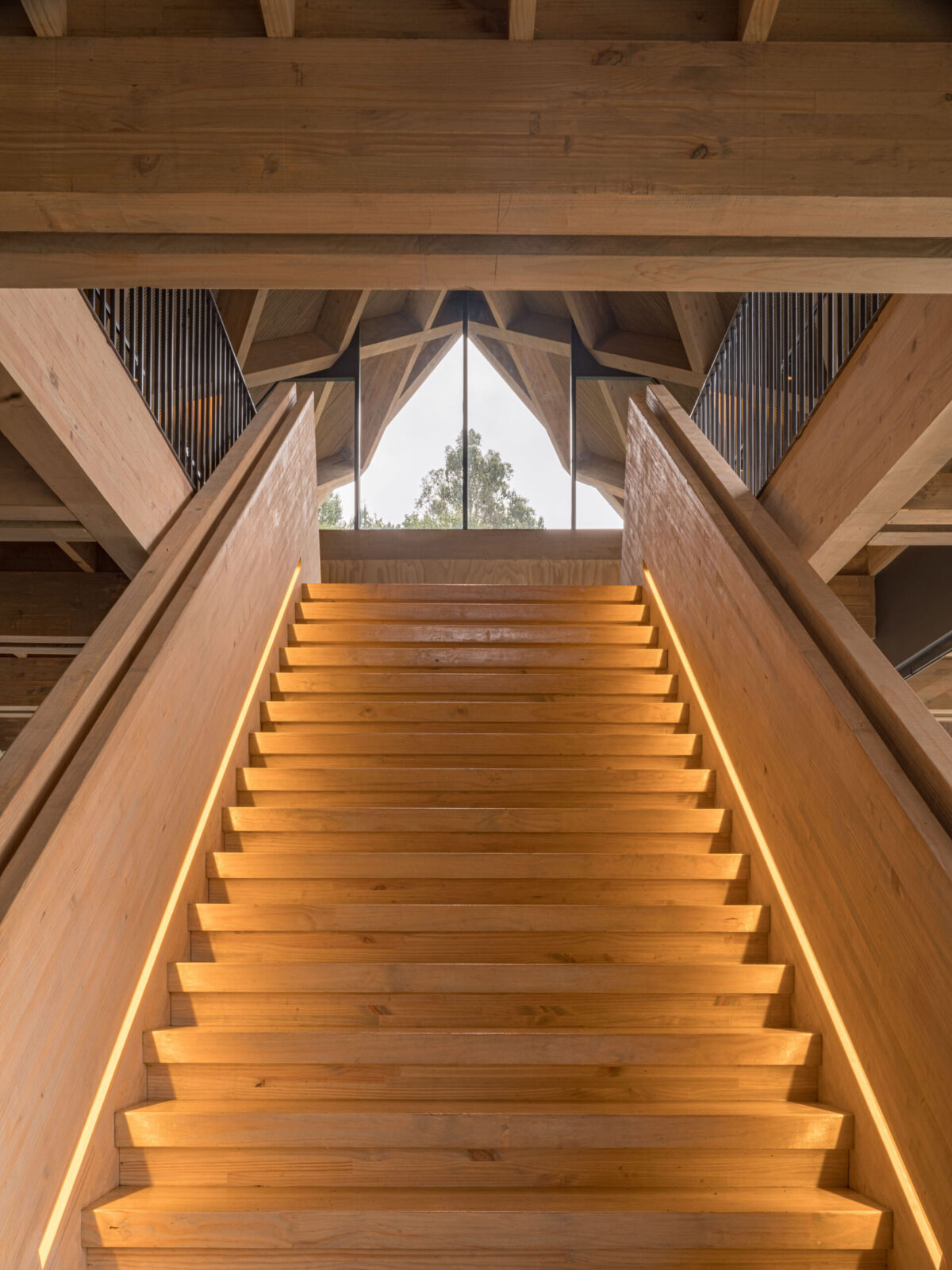 〈Mumo（Museum Of Motorcycles）〉設計：DRAA（Del Rio Arquitectos Asociados）