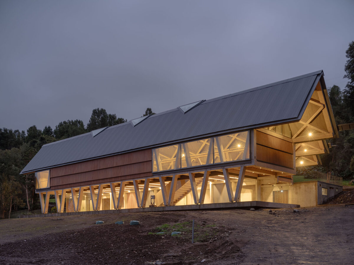 〈Mumo（Museum Of Motorcycles）〉設計：DRAA（Del Rio Arquitectos Asociados）