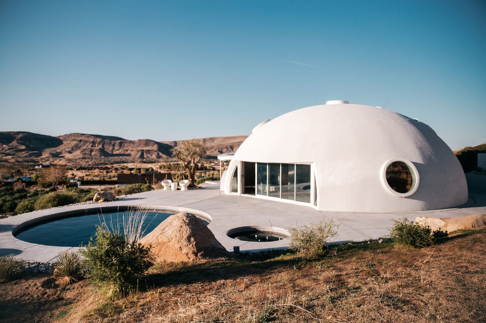 独学の女性ビルダーが築くレジリエントなドーム型住宅〈Hata Dome〉アメリカ、アナスタシヤ・ドゥディク