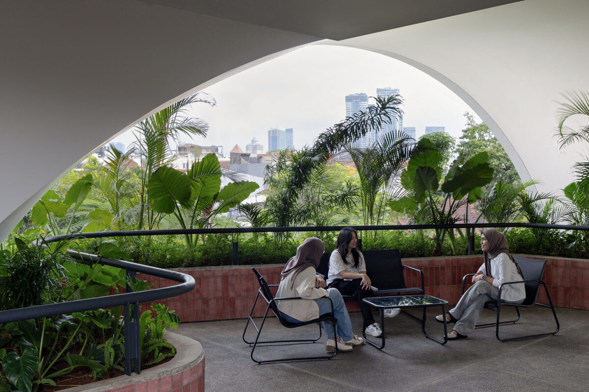 〈セージハウス・オフィスガーデン（Sagehaus Office Garden）〉設計：RAD+ar（Research Artistic Design + architecture）