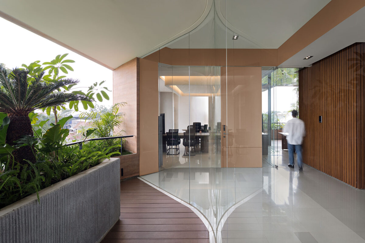 〈セージハウス・オフィスガーデン（Sagehaus Office Garden）〉設計：RAD+ar（Research Artistic Design + architecture）