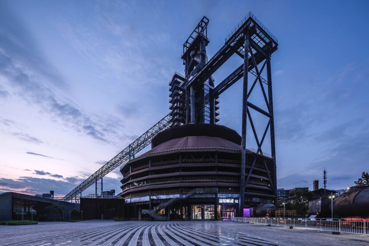 〈溶鉱炉の書店（Bookstore in the Blast Furnace）〉設計：ハイパーシティ・アーキテクツ（hyperSity Architects）