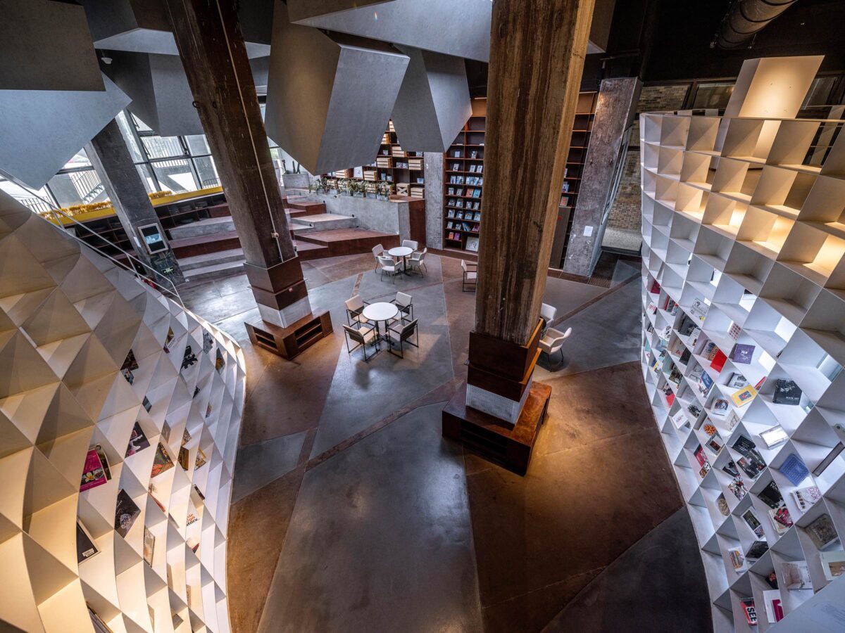 〈溶鉱炉の書店（Bookstore in the Blast Furnace）〉設計：ハイパーシティ・アーキテクツ（hyperSity Architects）
