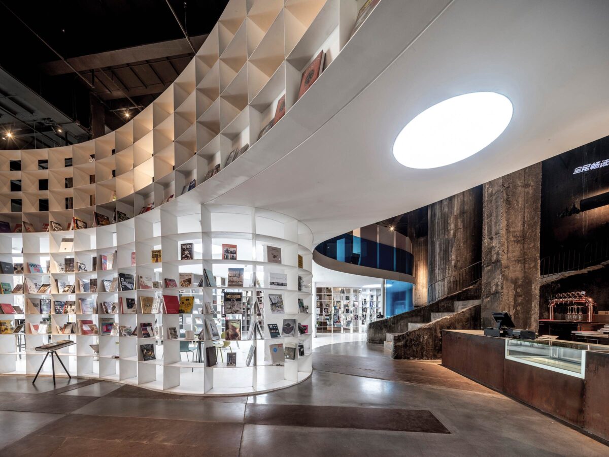 〈溶鉱炉の書店（Bookstore in the Blast Furnace）〉設計：ハイパーシティ・アーキテクツ（hyperSity Architects）