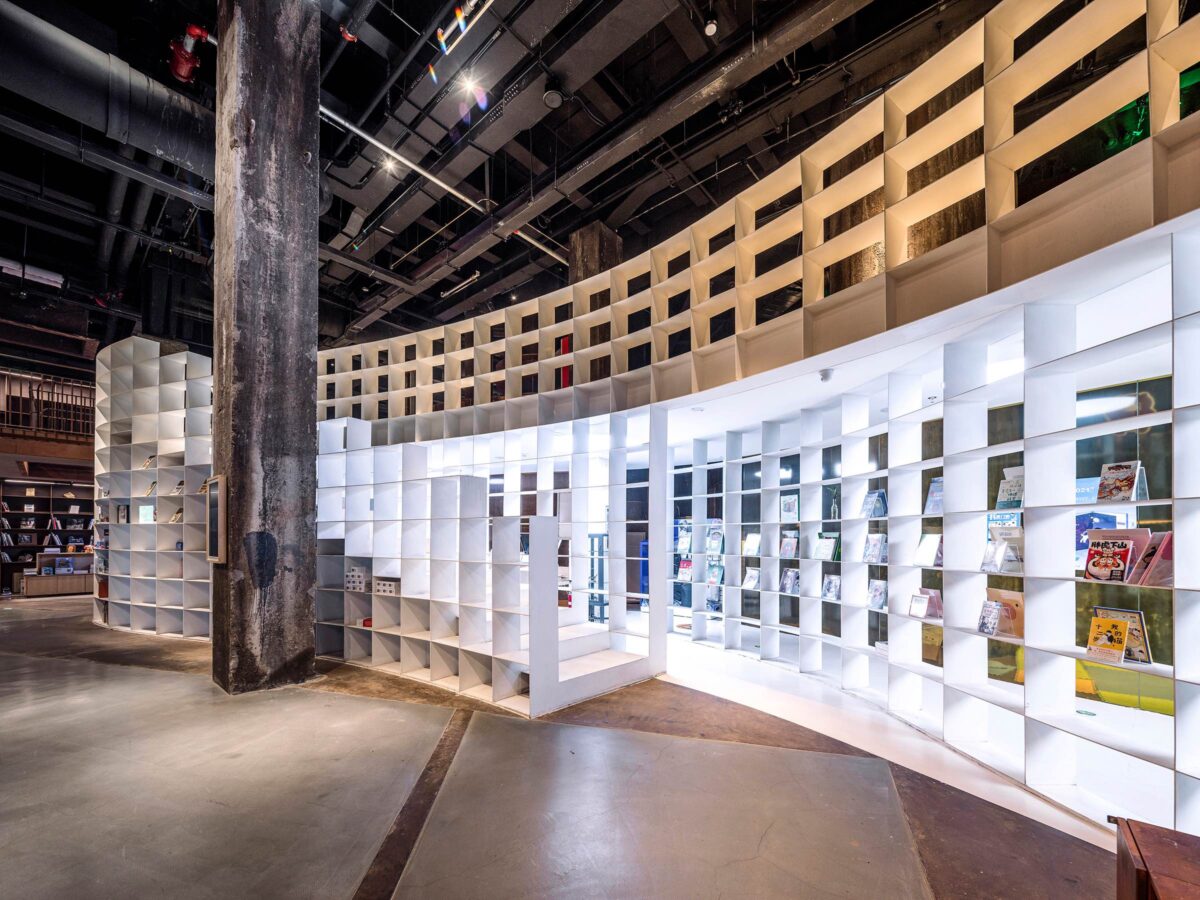 〈溶鉱炉の書店（Bookstore in the Blast Furnace）〉設計：ハイパーシティ・アーキテクツ（hyperSity Architects）