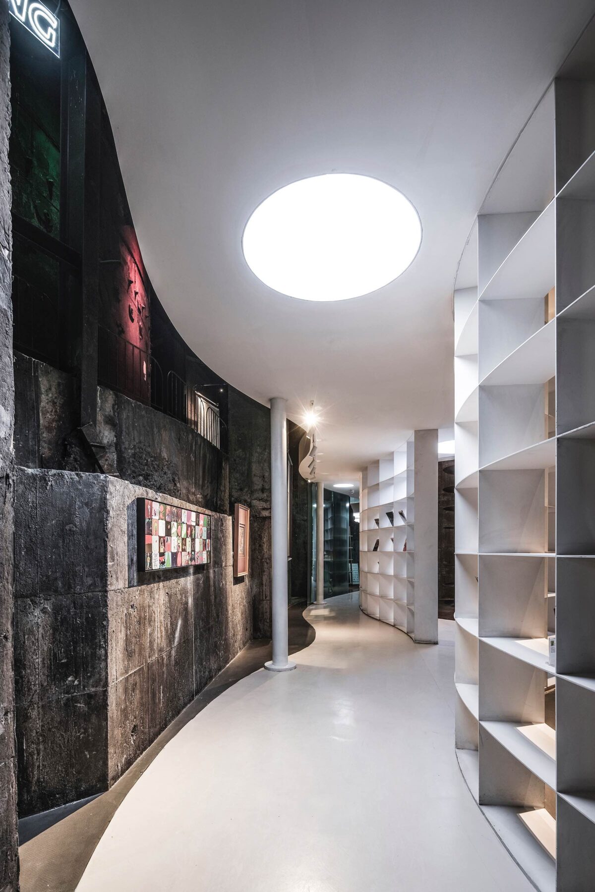 〈溶鉱炉の書店（Bookstore in the Blast Furnace）〉設計：ハイパーシティ・アーキテクツ（hyperSity Architects）