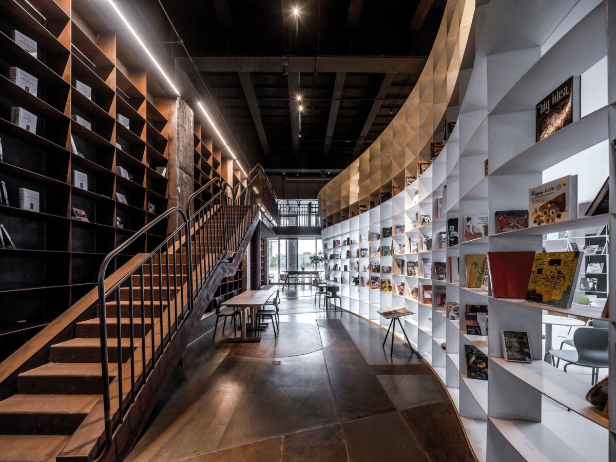 〈溶鉱炉の書店（Bookstore in the Blast Furnace）〉設計：ハイパーシティ・アーキテクツ（hyperSity Architects）
