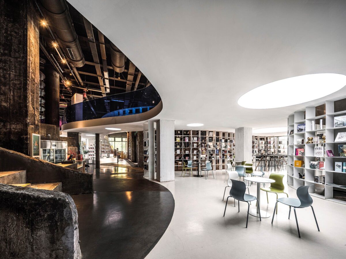 〈溶鉱炉の書店（Bookstore in the Blast Furnace）〉設計：ハイパーシティ・アーキテクツ（hyperSity Architects）