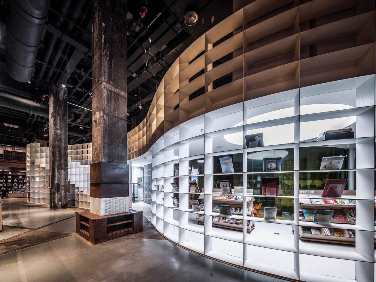 〈溶鉱炉の書店（Bookstore in the Blast Furnace）〉設計：ハイパーシティ・アーキテクツ（hyperSity Architects）
