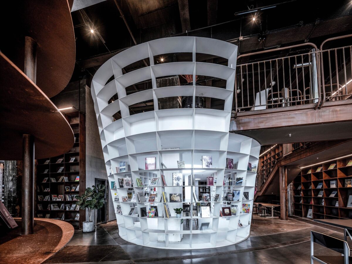 〈溶鉱炉の書店（Bookstore in the Blast Furnace）〉設計：ハイパーシティ・アーキテクツ（hyperSity Architects）