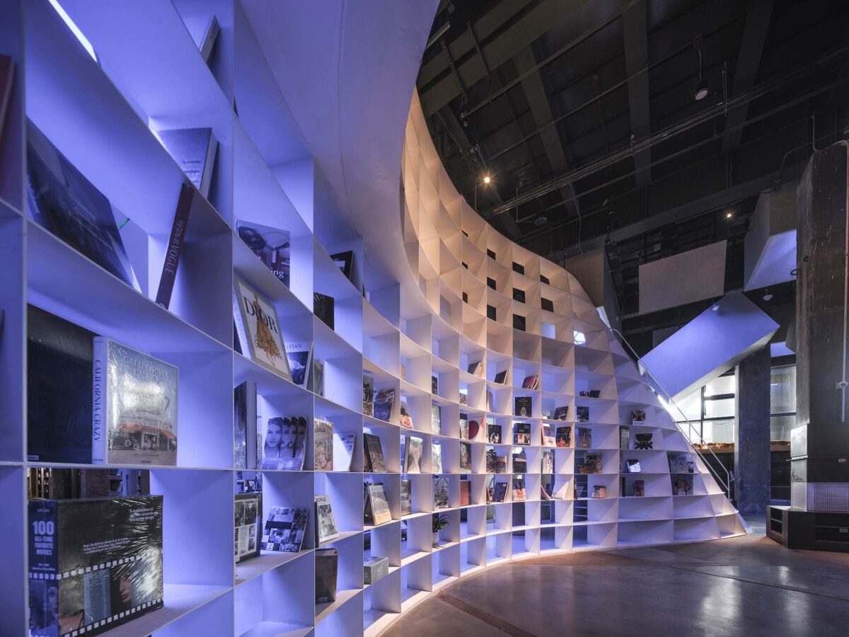 〈溶鉱炉の書店（Bookstore in the Blast Furnace）〉設計：ハイパーシティ・アーキテクツ（hyperSity Architects）