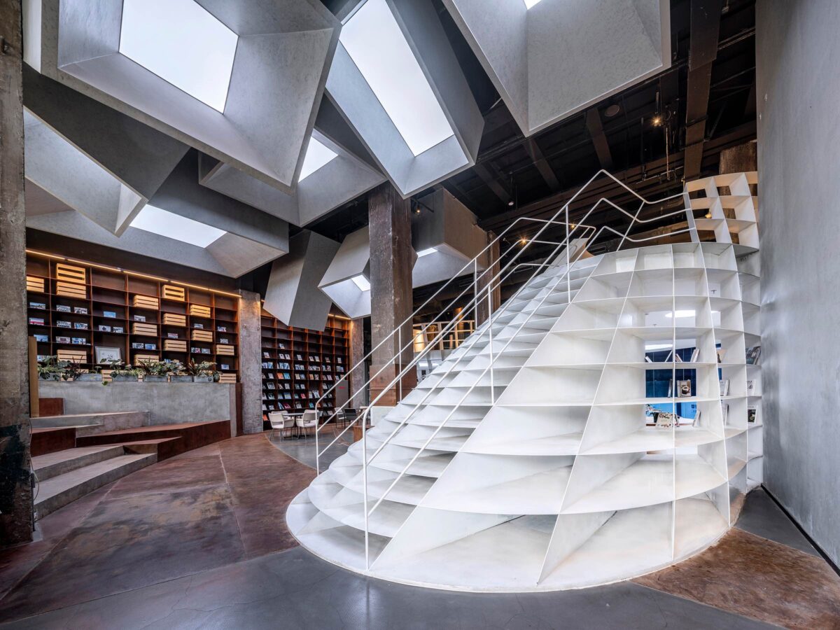〈溶鉱炉の書店（Bookstore in the Blast Furnace）〉設計：ハイパーシティ・アーキテクツ（hyperSity Architects）