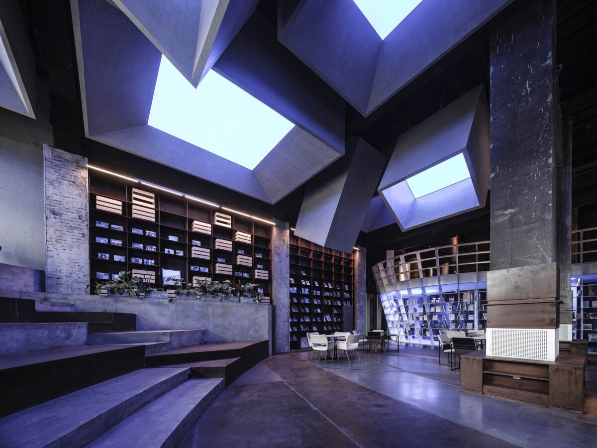 〈溶鉱炉の書店（Bookstore in the Blast Furnace）〉設計：ハイパーシティ・アーキテクツ（hyperSity Architects）
