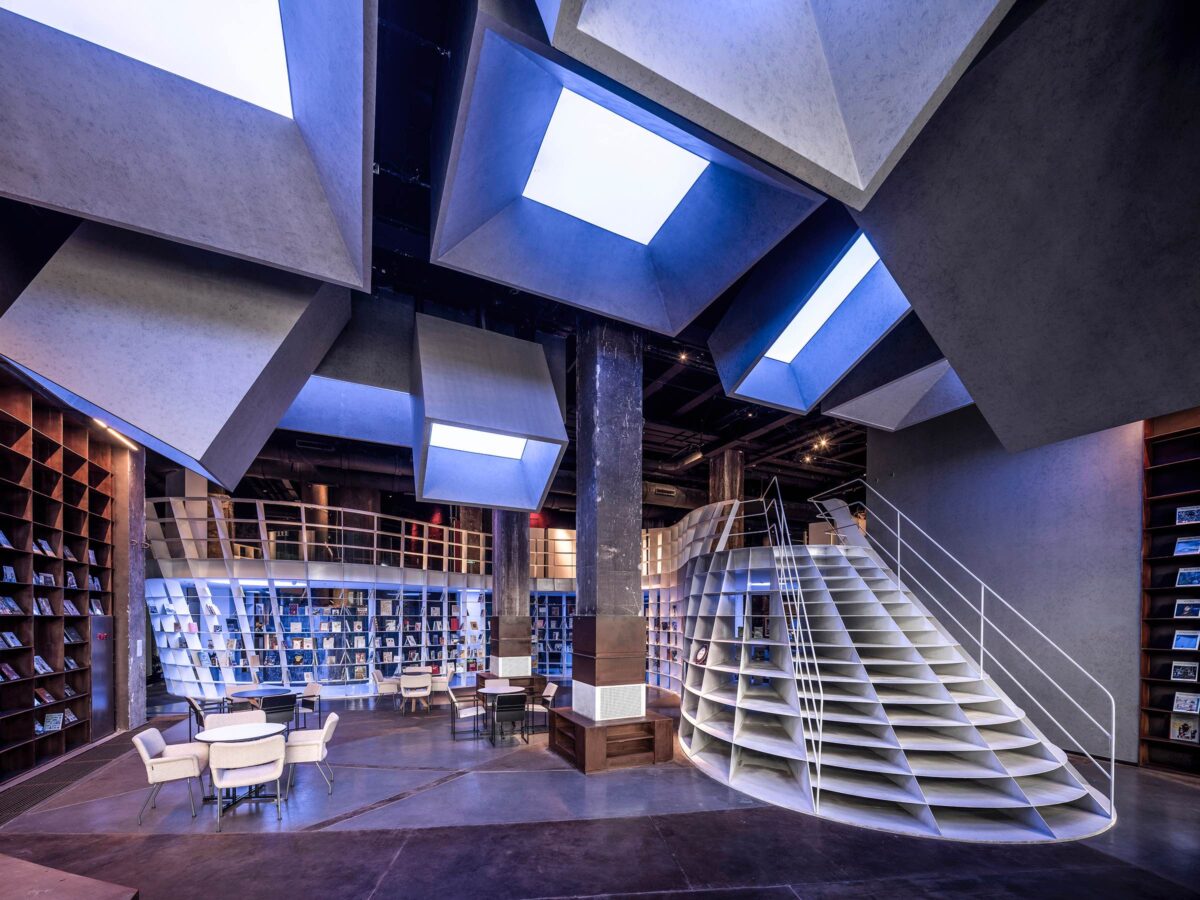 〈溶鉱炉の書店（Bookstore in the Blast Furnace）〉設計：ハイパーシティ・アーキテクツ（hyperSity Architects）