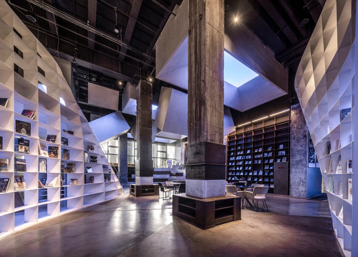 〈溶鉱炉の書店（Bookstore in the Blast Furnace）〉設計：ハイパーシティ・アーキテクツ（hyperSity Architects）