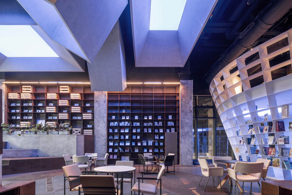 〈溶鉱炉の書店（Bookstore in the Blast Furnace）〉設計：ハイパーシティ・アーキテクツ（hyperSity Architects）