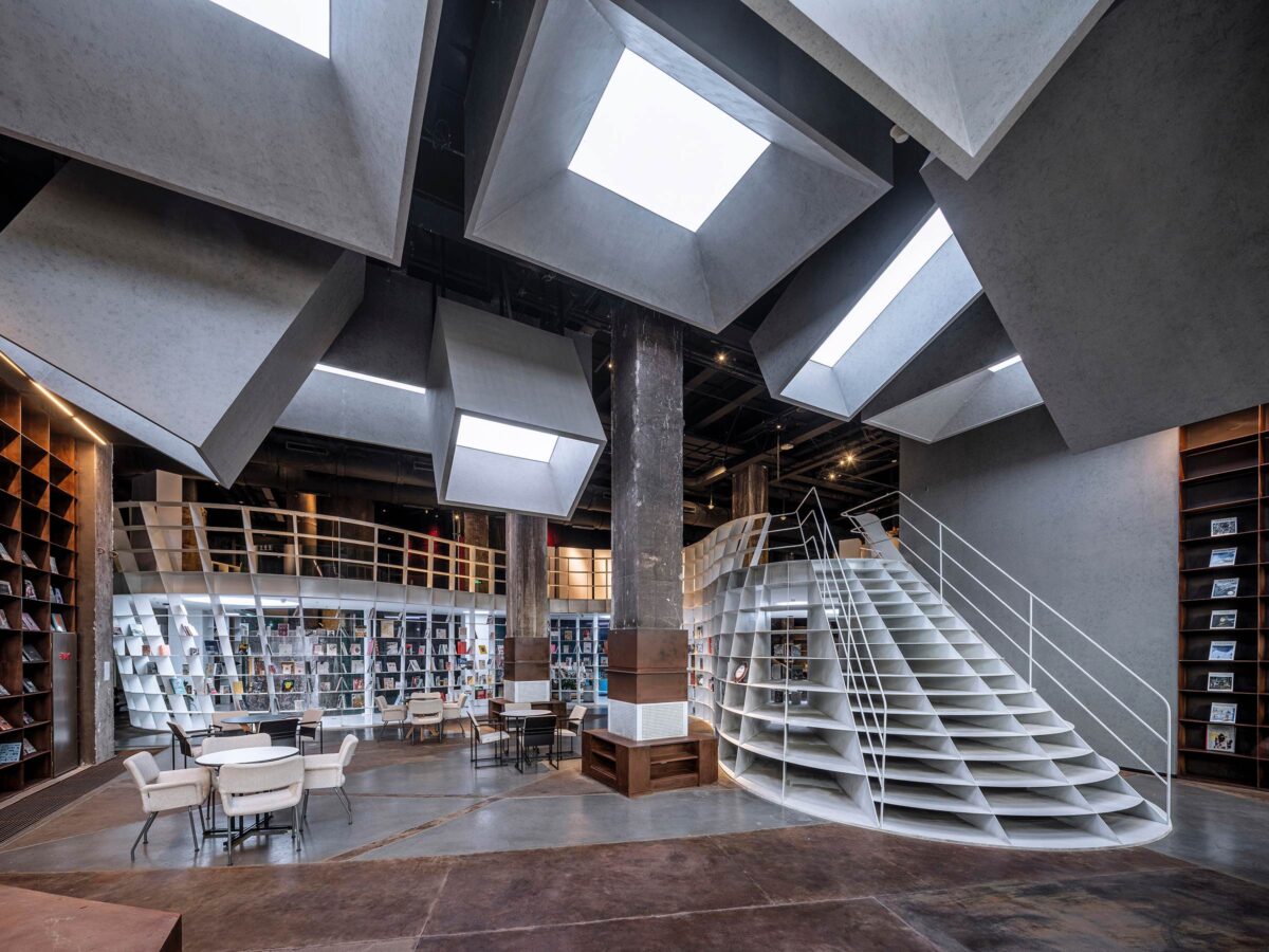〈溶鉱炉の書店（Bookstore in the Blast Furnace）〉設計：ハイパーシティ・アーキテクツ（hyperSity Architects）