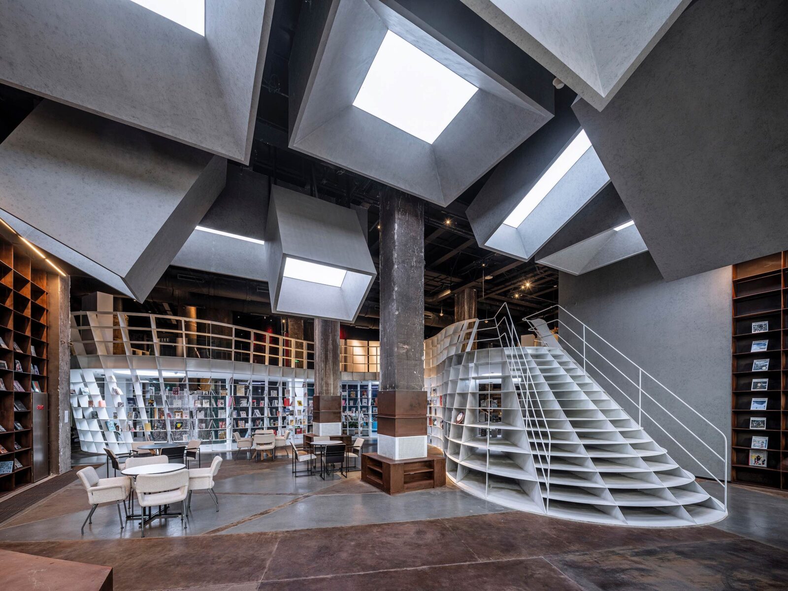 北京に残る溶鉱炉の記憶を宿す〈溶鉱炉の書店〉ハイパーシティ・アーキテクツ、中国