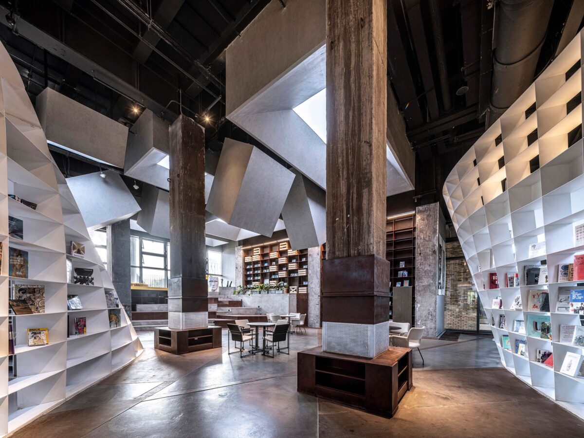 〈溶鉱炉の書店（Bookstore in the Blast Furnace）〉設計：ハイパーシティ・アーキテクツ（hyperSity Architects）