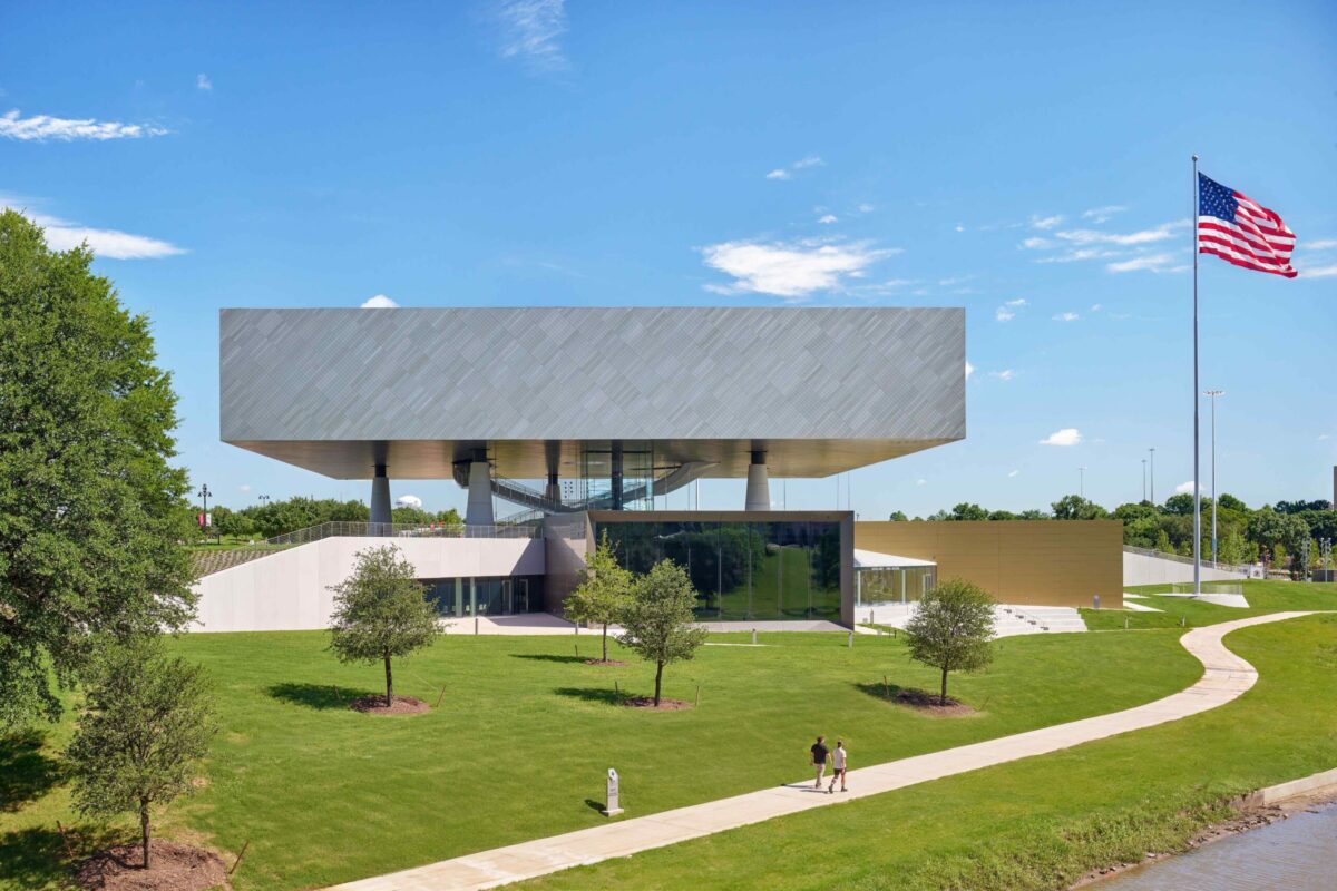 〈国立名誉勲章博物館（National Medal of Honor Museum）〉設計：ラファエル・ヴィニオリ・アーキテクツ（Rafael Viñoly Architects）