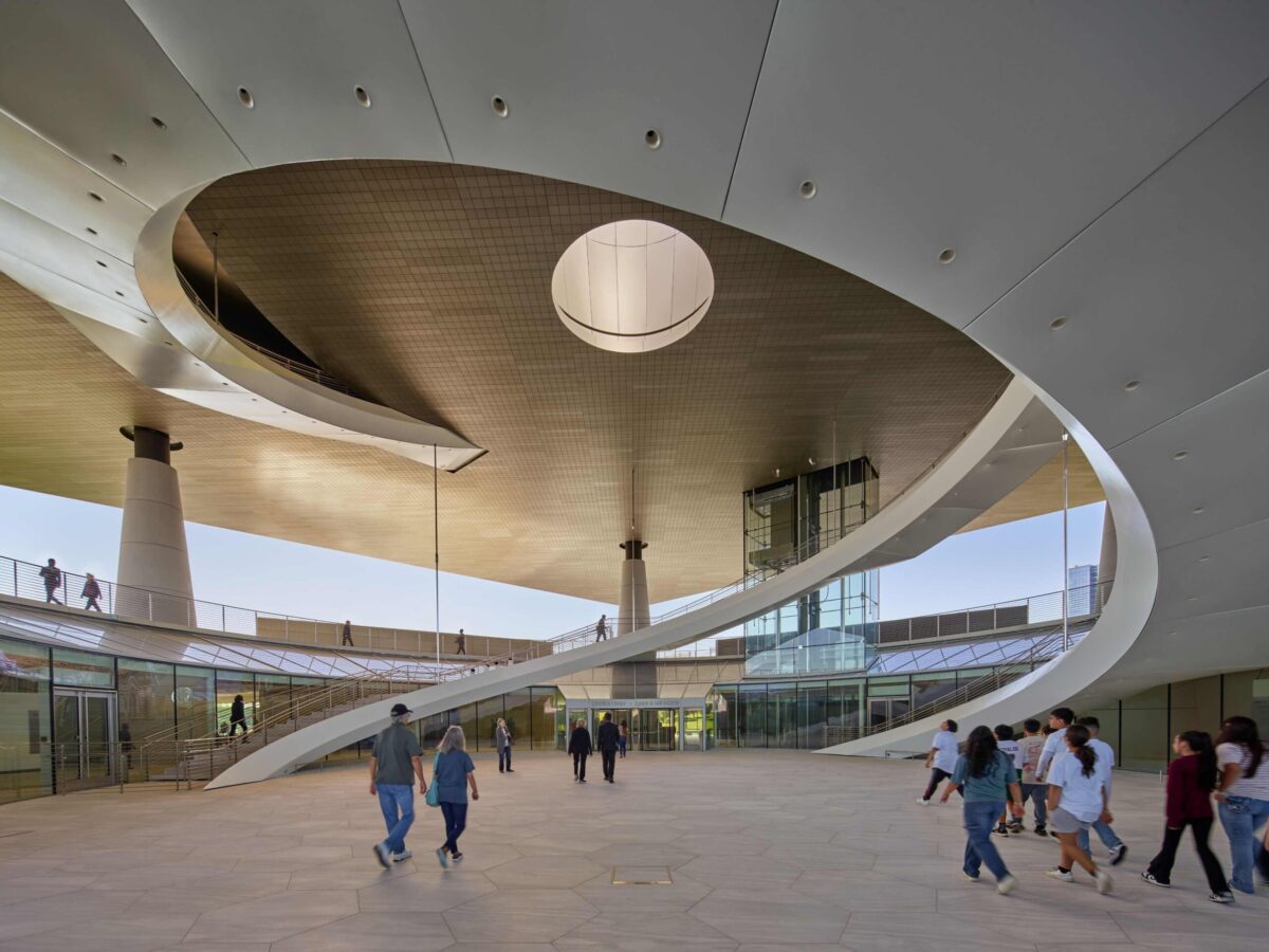〈国立名誉勲章博物館（National Medal of Honor Museum）〉設計：ラファエル・ヴィニオリ・アーキテクツ（Rafael Viñoly Architects）
