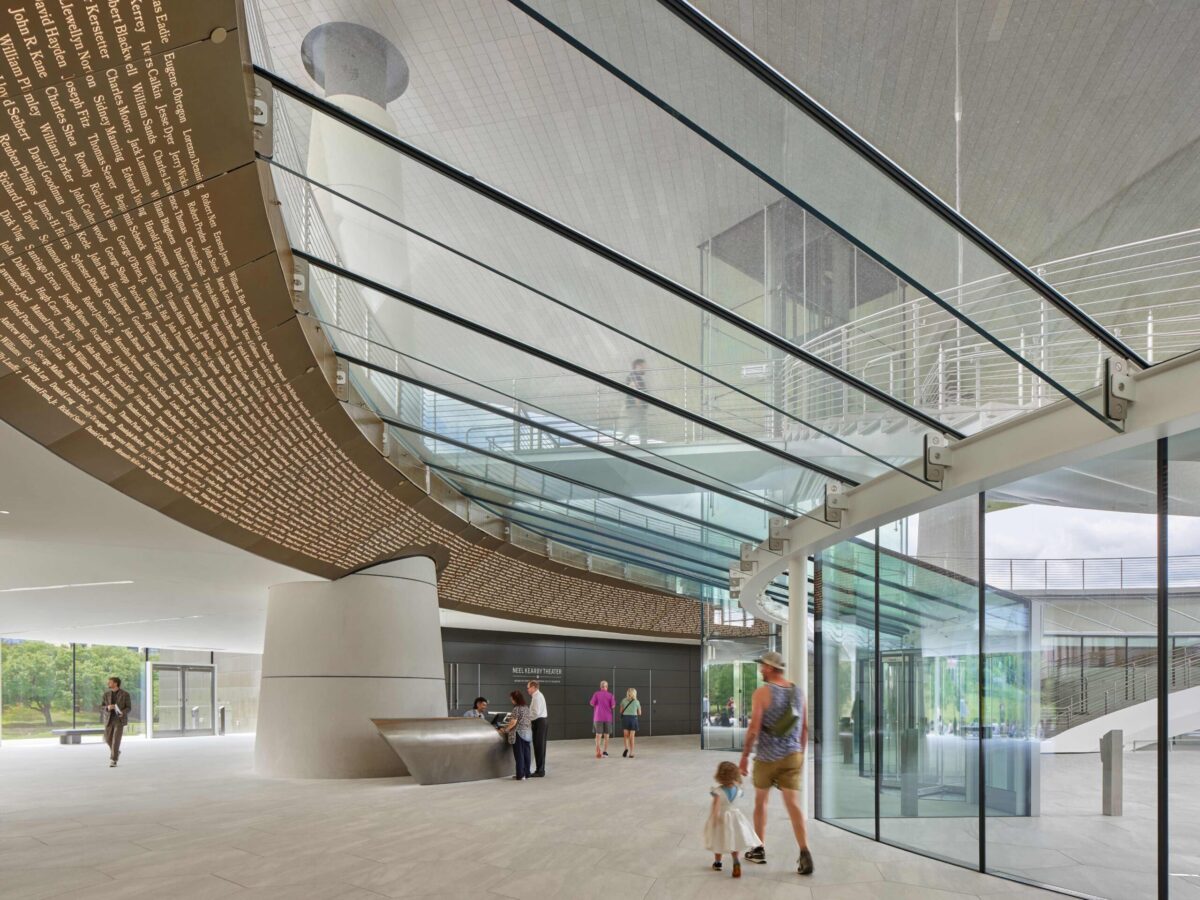 〈国立名誉勲章博物館（National Medal of Honor Museum）〉設計：ラファエル・ヴィニオリ・アーキテクツ（Rafael Viñoly Architects）