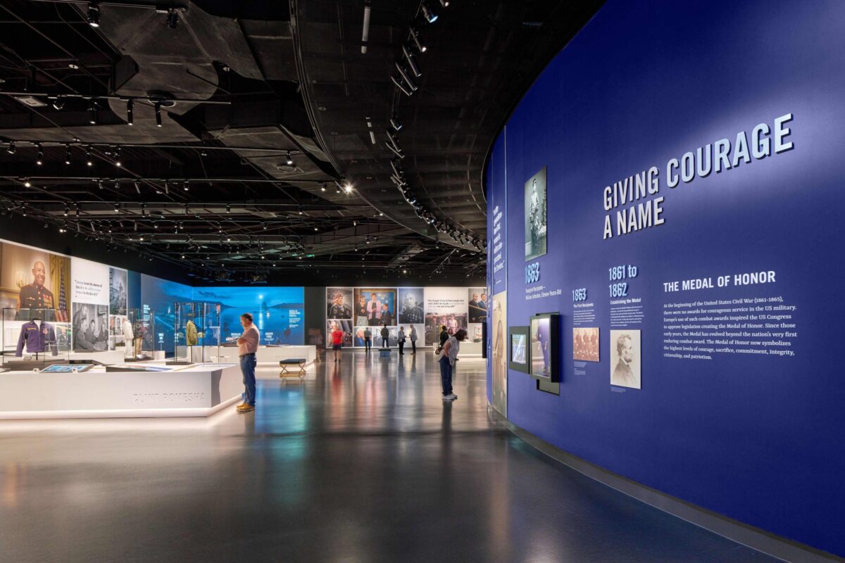 〈国立名誉勲章博物館（National Medal of Honor Museum）〉設計：ラファエル・ヴィニオリ・アーキテクツ（Rafael Viñoly Architects）
