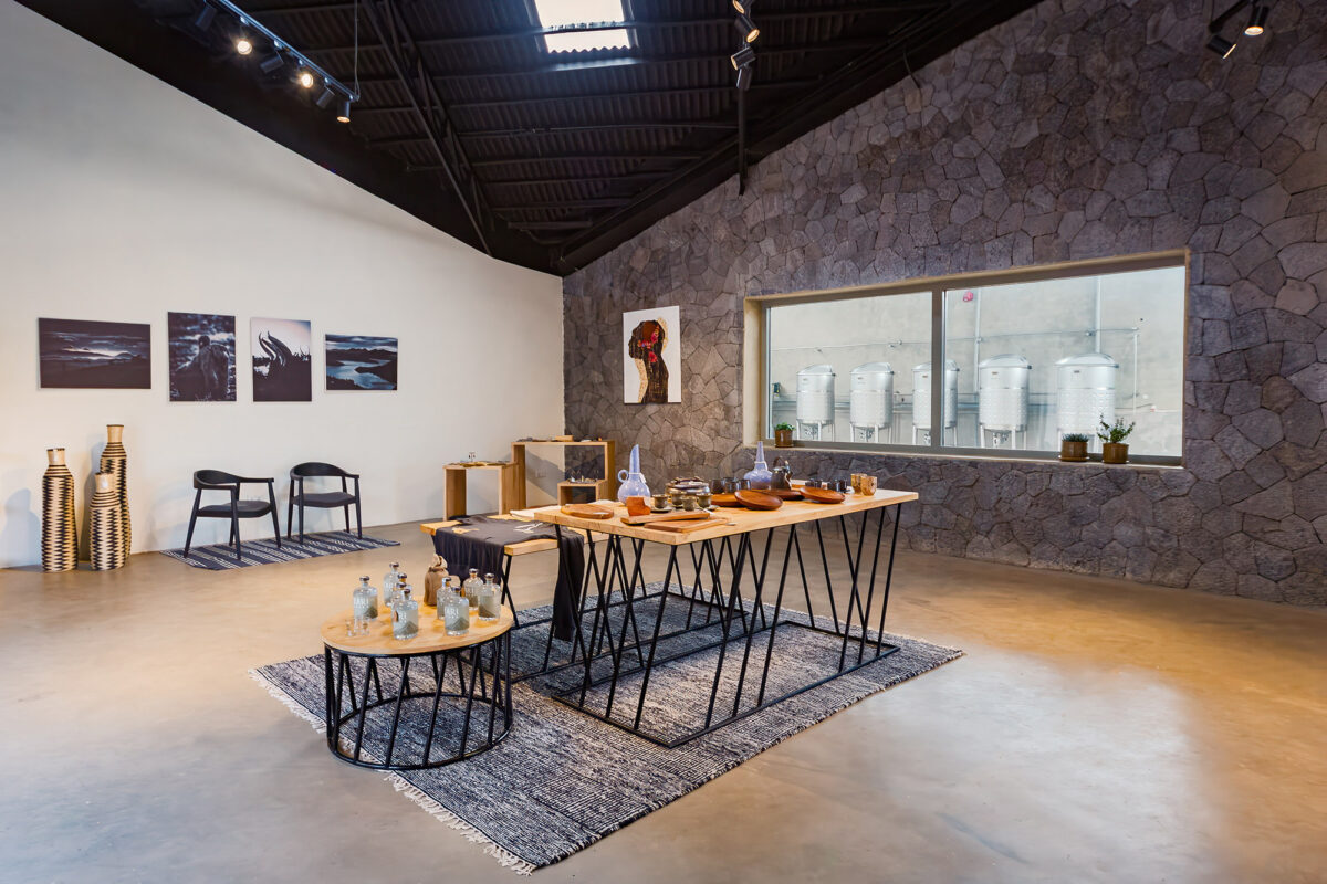 〈ヴィルンガ・マウンテン・スピリッツ蒸留所（Virunga Mountain Spirits Distillery）〉設計：BE_Design