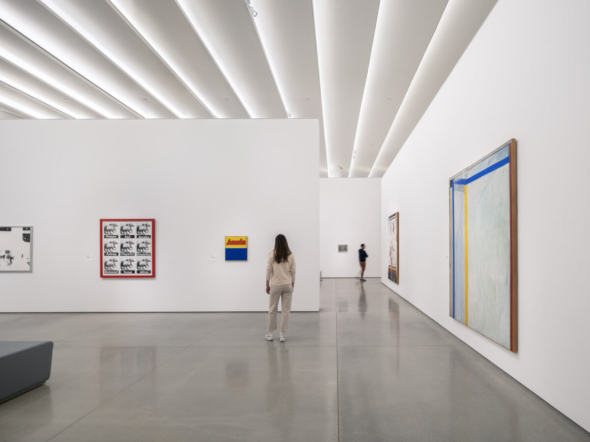 〈オレンジ郡美術館（Orange County Museum of Art）〉設計：モーフォシス・アーキテクツ（Morphosis Architects）