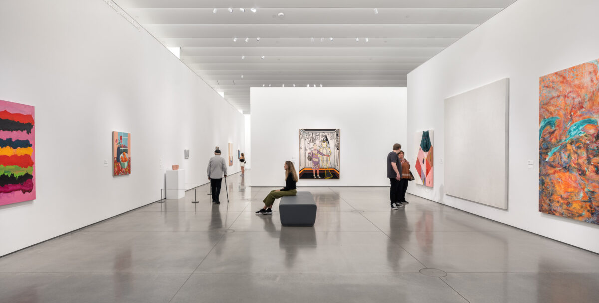 〈オレンジ郡美術館（Orange County Museum of Art）〉設計：モーフォシス・アーキテクツ（Morphosis Architects）